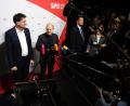 Bild: Felix Hörhager
Bundeskanzler Olaf Scholz (Mitte) ist bei der Pressekonferenz mit dem SPD-Landesvorsitzenden Florian von Brunn (links) eher spröde.