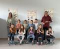 Bild: Daniela Juraske/exb
Das Pilotprojekt "Blockflötengruppe " läuft an der Grundschule Teunz über eine Kooperation mit der Blaskapelle Teunz. , Diplom-Musiklehrer Stefan Karl und Vorsitzende Daniela Juraske freuen sich über das Interesse.