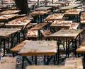 Bild: Sven Hoppe
Laub liegt auf den Biertischen eines Biergarten. Eine Studie zeigt, dass es den Bayern trotz Wirtschaftswachstum nicht besser, sondern schlechter geht.