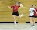 Archivbild: Hubert Ziegler
Einen deutlichen Auswärtssieg landeten die Handballerinnen des HC Sulzbach (links Katharina Mutzbauer, rechts Sophie Dirscherl) beim Aufsteiger HC Bamberg.
