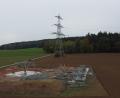 Bild: Gustl Beer
Hier, zwischen Rothenstadt und Etzenricht, ist die Baustelle des neuen Ostbayernrings auch im Landkreis Neustadt/WN erkennbar. Im Vordergrund wird ein neuer Strommast erreichtet, im Hintergrund ist die Bestandstrasse zu sehen, die in einigen Jahren verschwinden soll.