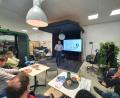Bild: kaz
Die Kolpingsfamilie lud alle Interessierten und Mitglieder zum Kolpingtreff ins Coworking-Space Kemnath ein. Nach einer Führung hielt Notar Johannes Eichelsdörfer einen Vortrag zum Thema "Gründung und Start-Up".