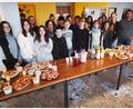 Bild: njn
Der Elternbeirat mit Vorsitzendem Martin Gallersdörfer (rechts) organisierte das Schulfrühstück.