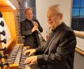 Bild: hok
Prof. Norbert Düchtel an der Orgel und Andreas Wittmann mit der Oboe beim Festkonzert.
