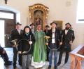 Bild: jzk
Pfarrvikar Pater Dr. Justin Kamwanya Kishimbe (Bildmitte) und die Gottesdienstbesucher freuten sich über die eindrucksvolle Bläsermesse der Kaibitzer Schlossbläser, die von Hornmeister Ely Eibisch (vorne rechts) geleitet wurden.