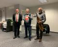 Bild: Johann Maierhofer/exb
Johann Herl, Johann Maierhofer und Günther Schöll (von links) stellen das neue Heimatbuch „Oberpfalz, Gott erhalt’s“ vor.