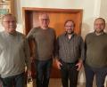 Bild: twg
Hans Hecht (links) wurde für sein Wirken bei den Pullenreuther Ortsvereinen gewürdigt. Dank sagten (von links) Bürgermeister Hubert Kraus, Kassier Andreas Michl und Schriftführer Alexander Hecht.