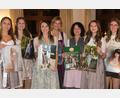 Bild: Hirsch
Organisatorin Mechthild Butschbach (Dritte von rechts) präsentierte mit den Models Tina Beer, Julia Sachs, Tanja Hammerschick, Eva Loy, Maria Stangl und Melanie Wittmann (von links) den neuen Weißbierkalender der Brauerei Jacob.