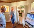 Bild: Marko Pammer/Stadt Nabburg
Das Obertor als Ausstellungsfläche für heimische Künstler. Mit 650 übertrifft die Besucherzahl der sonntags geöffneten Pop-up-Galerie alle Erwartungen.