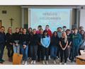 Bild: jzk
Die Fachlehrerinnen Sieglinde Bauer, Andrea Hildebrand (von links) und Claudia Bruckner (rechts) zusammen mit den Neuntklässlern der Realschule Kemnath bei den Workshops an der Berufsfachschule in Neustadt an der Waldnaab.