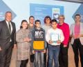 Bild: Hans-Seidl-Stiftung/exb
Die Preisträger der St- Felix-Schule mit dem Stiftungsvorsitzenden Markus Ferber (links) und der bayerischen Staatsministerin für Digitales Judith Gerlach (rechts). Die Vertreter der Schule von links nach rechts: Johanna Heinrich, Kathrin Beierl, Lenny Spannl, Irmgard Hauprich und Anisi Azam.