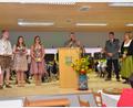 Bild: dob
Andreas Bäumler (Bayerischer Meister), Sabine Beierl (Gaujugendkönigin und Bayerische Vizemeisterin) und Sabine Humbs (Gauliesl) wurden von Schützenmeisterin Renate Kellner, Stellvertreter Bernhard Frischholz und Bürgermeister Andreas Wutzlhofer (von rechts) sowie vielen Besuchern empfangen. Im Hintergrund die Roggensteiner Jugendkapelle, die zünftig zu dieser Feier aufspielte.