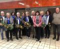 Bild: wro
Abschied vom Vorstandsgremium des Frauenbunds Wiesau nahmen Brigitte Weig (Zweite von links), Gabi Bächer (Vierte von links) und Resi Kreger (Sechste von links). An die Spitze berufen wurden Antje Thoma (Dritter von links), Beate Scholz (Fünfte von links), Doris Ulrich, Maria Rahn und Silke Wolfrum (Siebte bis Neunte von links). Mit im Bild (von rechts) Pfarrer Markus Nees und Bezirksvorsitzende Monika Sommer sowie (links) Bürgermeister Toni Dutz.