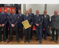 Bild: Patrick Preßl/exb
Karl-Heinz Schell (Bildmitte) ist neues Ehrenmitglied beim Stadtfeuerwehrverband Weiden.