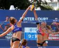 Symbolbild: Otto Kasch, dpa
Bikinis als „Arbeitskleidung“: Szene aus einem Beachvolleyball-Spiel bei den Deutschen Meisterschaften im September.