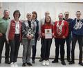 Bild: Franz Herdegen/exb
Das Kastanienschießen wurde mit der Königsproklamation verbunden. Jugendkönig ist (von rechts) Benedikt Kirschenbauer, zweiter Ritter Marco Schwab, Schützenkönig Rudolf Bronold, erste Jugenddame Luca-Anna Hanauer erster Ritter Josef Schmauß, zweite Dame Kathrin Schallmoser, Schützenliesl Karolina Pickl, erste Dame Marianne Köppl. Schießleiter Rudi Krippner gratulierte.