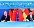 Archivbild: Yue Yuewei
Bundeskanzler Olaf Scholz und Chinas Präsident Xi Jinping während eines virtuellen Treffens im Mai 2022. Scholz setzt weiter stark auf den Handel mit China.