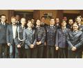 Bild: FFW Hiltersdorf/exb
Aktive der Feuerwehr Hiltersdorf werden geehrt (on links): Kreisbrandinspektor Armin Daubenmerkl, Bürgermeister Alwin Märkl, Kommandant Peter Messmann, Andreas Schwarz, Annemarie Englisch, Christoph Wittmann, Florian Heldmann, Martin Haller, Thomas Heldmann, Johannes Schanderl, Fabian Schanderl, Andreas Felbinger, Christian Schwarz, Franziska Schanderl und Michaela Haller.
