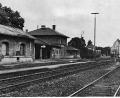 Bild: Hanns Siegert (Archiv)/exb
Diese historische Aufnahme zeigt den Flosser Bahnhof vor seiner Auflösung.