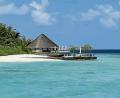Bild: Bernhard Krieger/dpa
Türkises Wasser, blauer Himmel, weißer Sand, grüne Palmen: Dieser Blick im Huvafen Fushi fasst gut zusammen, warum die Malediven für viele ein Sehnsuchtsziel sind.