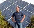Bild: spw
Voll auf Sonne setzt Siegfried Schröpf, der Geschäftsführer von Grammer Solar. "Man muss seine PV-Anlage auf dem Dach nicht verstecken."
