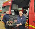 Bild: Feuerwehr Kirchenthumbach
Fabian Leipold (links) und Kommandant Torsten Goss mit dem neuen Einsatzgerät, einer Drohne „DJI Mavic 2 Enterprise Advanced“.