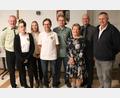Bild: Dirscherl/exb
Sie wurden für herausragende Leistungen beim VPC Thanstein ausgezeichnet. Der Ehrung folgten noch der Eintrag ins Gästebuch der Gemeinde und ein Abendessen.