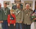 Bild: Weidner/exb
Der Schützenverein Wernberg-Köblitz proklamierte seine neuen Würdenträger (von rechts): Schützenliesl Petra Piehler, zweiter Ritter Hans Luley, Schützenkönig Christian Liebl, erster Jugendritter Max Riedl, Jugendkönig Tobias Laufmann, erster Ritter Thomas Schlosser und zweiter Jugendritter Tim Schlosser.