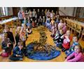 Bild: le
44 Kinder machen beim Kinderbibeltag am Samstag im katholischen Pfarrzentrum mit. Betreut werden sie von von den Helfern unter Leitung von Christina Schaller und Silke Scherm.