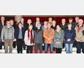 Bild: sche
Gemeinsam mehrere Jahrzehnte Lebensweg beschritten (vorne, von links) Uwe und Gabi Pongratz-Paul (30 Jahre), Edith und Richard Graf (60), Hermann und Sigrid Pirzer (25), Brigitte und Josef Müllner (40) sowie (hinten, von links): Oswald und Anita Nübler (60), Wolfgang und Angelika Kirner (40), Michael und Marianne Schön (50), Pfarrer Eduard Kroher, Resi und Franz Nübler (60) und Maria und Werner Mois (50).