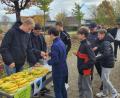 Bild: Realschule im Stiftland/exb
Einen Fairtrade-Bananen-Verkauf für den guten Zweck gab es kürzlich an der Realschule im Stiftland.