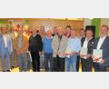 Bild: bij
Bei einer Jubilarehrung zeichnet die Industriegewerkschaft Bergbau, Chemie, Energie langjährige Mitglieder aus (von links): Ortsgruppenvorsitzender Josef Birner, Gewerkschaftssekretär Michael Amann, Hans Gebhard in Vertretung für seine verhinderte Ehefrau Erika, Thomas Eimer, Karl-Heinz Schwandner, Peter Lang, Hans Kamm, Jürgen Blaschke, Alfred Hausmann, Stephan Klinkhammer, Jürgen Bauer, Werner Gottschalk, stellvertretender Ortsgruppenvorsitzender Josef Finster und Albert Meyer.