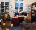 Bild: Buchhandlung St. Peter/exb
Die Gäste erlebten einen vergnüglichen Abend bei der Autorenlesung in der Buchhandlung St. Peter in Tirschenreuth.