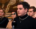 Bild: Stephan Huber
Tim Kurockin (vorne) sowie (hinten von rechts) Noah Peccabin, Lydia Werner und Johanna Bierler beteiligten sich mit Textpassagen aus dem Audioguide "Shalom Amberg" über das jüdische Leben in der Stadt am Gedenken an die Reichspogromnacht, die sich am 9. November zum 84. Mal jährte.