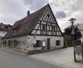 Bild: wro
Aus dem Gürtlerhaus soll wieder ein Schmuckstück werden. Der derzeit unbewohnte Fachwerkbau steht an der Ecke Kirchgasse/Schönfichter Straße.