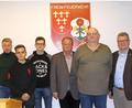 Bild: mfh
Zwei Beförderungen und eine Ehrung bei der Feuerwehr Rosenberg mit (von links) Kommandant Jürgen Schloss, Konstantin König und Dennis Weber (Beförderung zum Feuerwehrmann), Vorsitzender Hans König, Georg Götz (40 Jahre aktiver Dienst) sowie Bürgermeister Michael Göth.