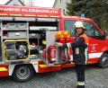 Bild: sm
Der Haberländer Gemeinderat besichtigte bei einem Ortstermin das neue Feuerwehrauto in Klobenreuth. Kommandant Robert Gruber erklärte den Gemeinderäten die umfangreiche Ausstattung.