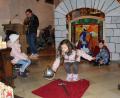 Bild: Kinderhaus St. Josef/exb
In der Kirche spielten die Kinderhauskinder die Legende vom H heiligen Martin.