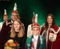 Bild: mfh
Das neue Kinderprinzenpaar, Jette I. und Axel I.(vorne). Das Ehepaar Kroher nach der Amtseinführung als das neue Prinzenpaar Julia I. und Stefan II.