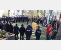 Bild: mfh
Mit der Nationalhymne endete am Volkstrauertag in Sulzbach-Rosenberg die Gedenkfeier am Ehrenmal am Sulzbacher Friedhofsberg.