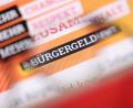 Archivbild: Karl-Josef Hildenbrand/dpa
"Bürgergeld" ist auf der Homepage des Bundesministeriums für Arbeit und Soziales durch eine Brille zu lesen.