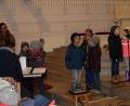 Bild: lep
Die Kinder üben im Kinderhaus Martinslieder ein. Fröhlich geben sie die Lieder bei der Martinsandacht wieder.
