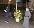 Bild: mmj
Am Kriegerdenkmal, flankiert von Soldaten des vierten Panzergrenadierbataillons, wurde beim Volkstrauertag den Opfern von Krieg und Gewalt gedacht. Die Gedenkansprache hielt Bürgermeister Gerald Reiter.