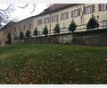 Bild: ihl
Das neue Lichtkonzept der Fachhochschule Coburg, das installiert wird, setzt das Schloss in Szene..