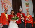 Bild: abi
Präsident Benjamin Schenk (links) und Viktoria Sommer (rechts) präsentierten das neue Prinzenpaar Daniela I. und Martin II..