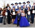 Bild: gbj
Waltraud Rath, Regionalpräsidentin beim Landesverband Ostbayern (vorne, Dritte von links), ehrte Mitglieder der Faschingsgesellschaft Plößberg mit Gardeleistungsabzeichen in Gold, Silber und Bronze. Dazu gratulierte auch Bettina Krapfl, die neue Vorsitzende der FGP.