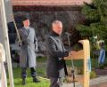 Bild: Stefan Wittmann/exb
Zweiter Bürgermeister Thomas Rohrwild sprach am Volkstrauertag vor dem Ehrenmal der Gemeinde Stulln.