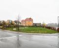 Bild: njn
Die Grötschenreuther wünschen sich auf dem Dorfplatz einen Spielplatz. Im Hintergrund ist das Feuerwehrhaus zu sehen.