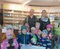 Bild: Sybille Heyer/exb
Die St. Barbara Apotheke spendet 2000 Euro an die beiden Kindergärten in Pfreimd.
