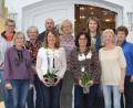 Bild: sis
Die OGV-Mitglieder, die Sonderpreise beim Blumenschmuckwettbewerb bekommen haben (von links):: Sigrid Nitzbon, Inge Pilhofer, Hildegard Schötz, Fachberater Markus Fuchs, Petra Danhauser, Inge Erel, Anita Utz, Bürgermeisterin Brigitte Bachman, Anni Kormann und Berta Weis.